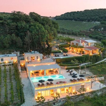 Villa Mantilari Wine Estate 7 Apartments 2 Private Pools 1 Heated Tennis Court Fitness Center Archanes Zewnętrze zdjęcie